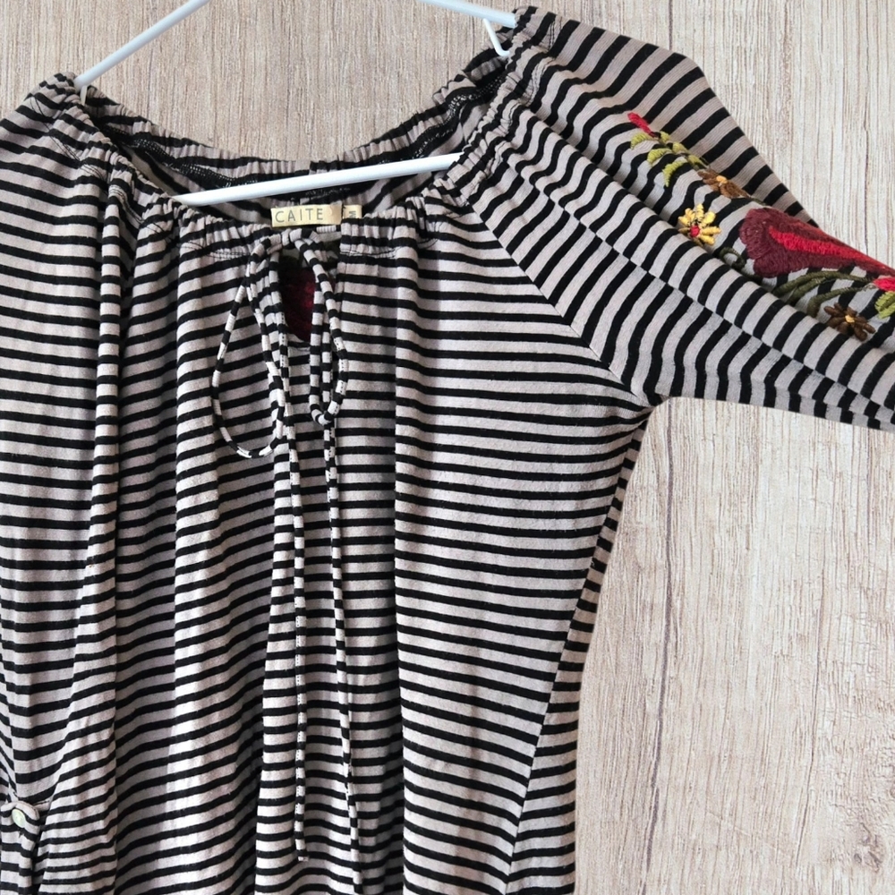 Caite Striped Top Black & Gray w Red Floral Embroidery Casual Boho Relax Fit / M - Picture 3 of 11